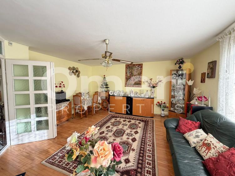 Casa cu piscina de vanzare, cu 6 ari de teren, Unguras