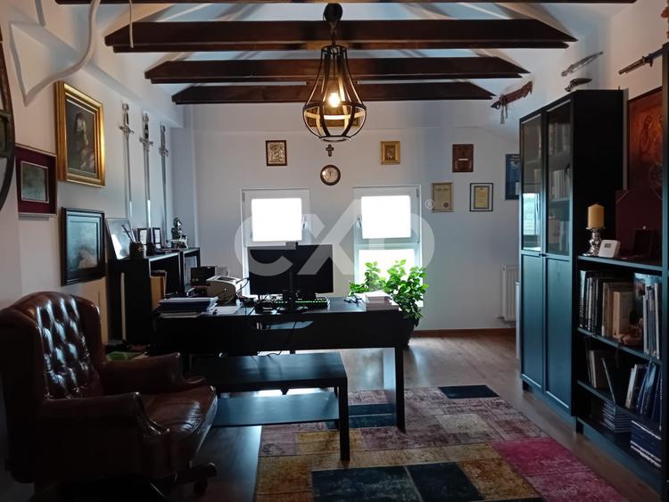 De vanzare vila exceptionala in stil Neo Romanesc cu vedere la lac si padure