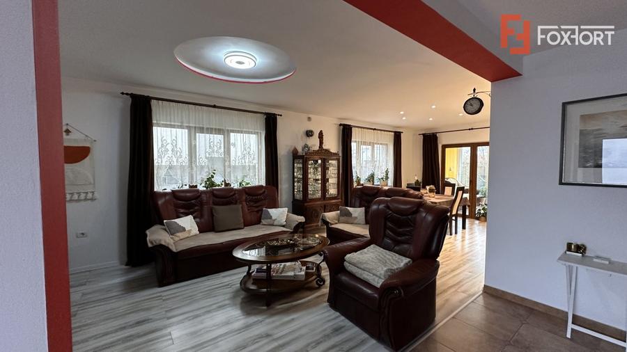 Duplex cu 5 camere de vanzare in localitatea Mosnita Noua