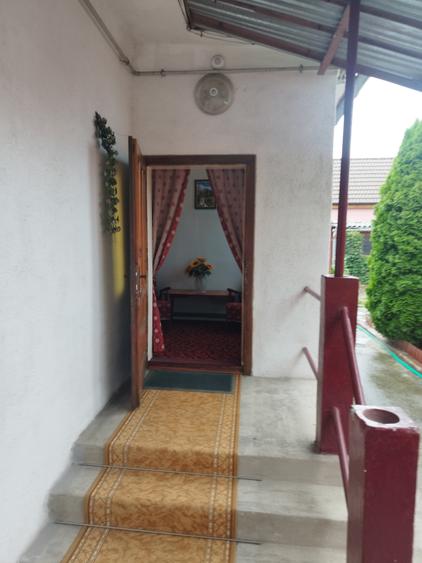 Vand casa cu 3 camere in zona Budiului.