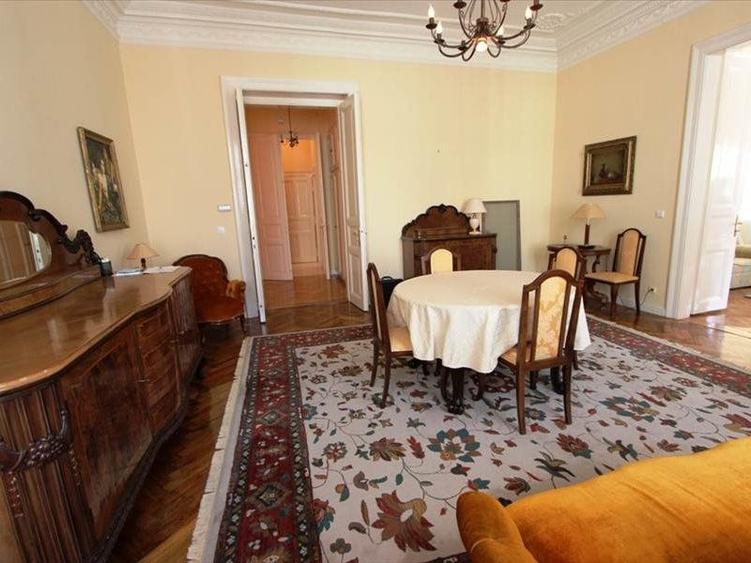 APARTAMENT DEOSEBIT IN ZONA CENTRALA