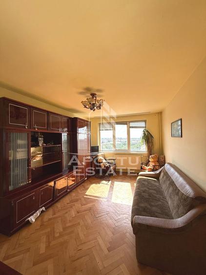 Apartament de vanzare cu 3 camere, 2 bai, 2 balcoane, zona Soarelui