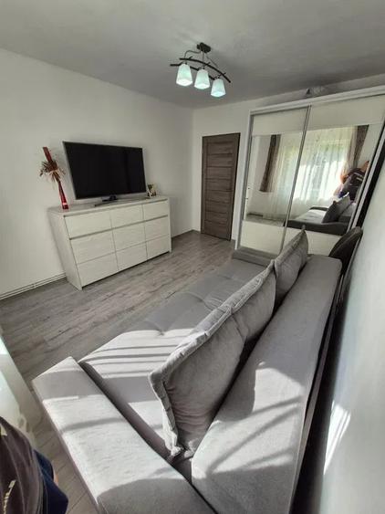 Apartament 3 camere, 61 mp, recent renovat, balcon, zona Grigore Alexandrescu