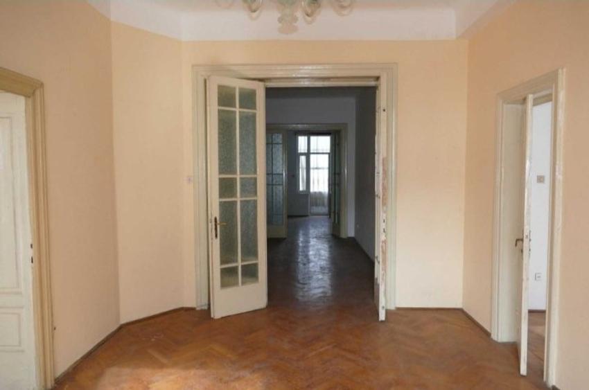 Apartament -5 camere -decomandat-Zona Mosilor
