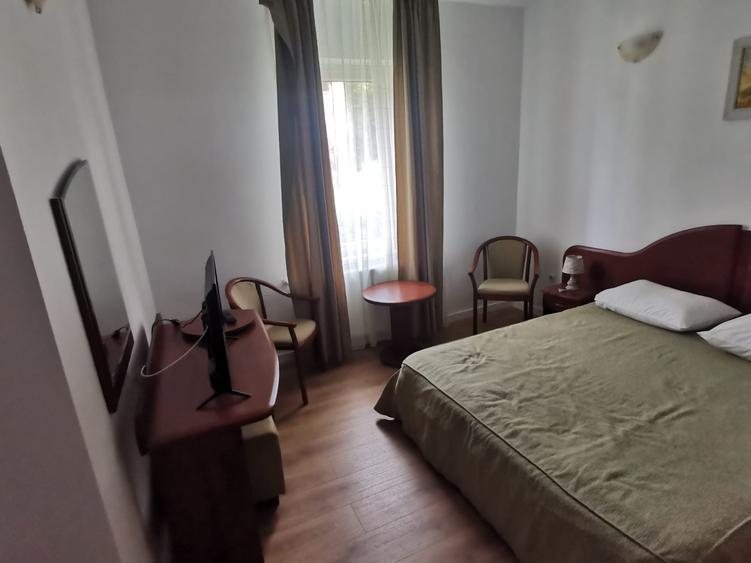 Afacere la cheie! Pensiune complet echipată, 14 camere, în centrul Băilor Olăneș