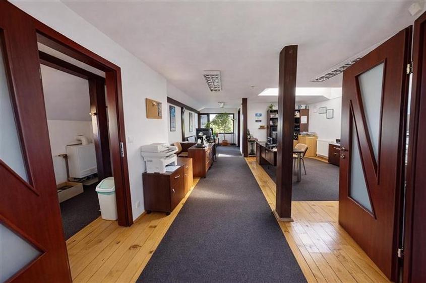 Nivel in casa, recomandat si activitati birou,  Central, Brasov.