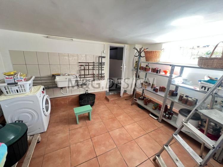 Vilă spațioasă, Dorobantilor–Pretabilă pentru 2 familii,  1570mp teren - 16