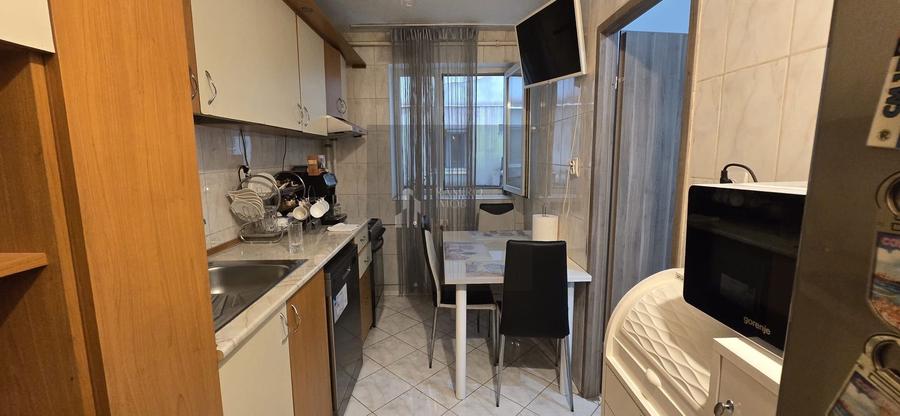 3 camere decomandat etaj1/ Berceni renovat