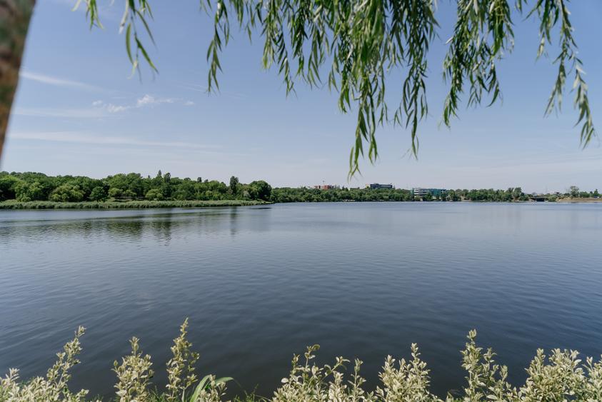 Penthouse ideal -terasa de 95 mp -Lebada Lake Residence + 2 parcari in subteran