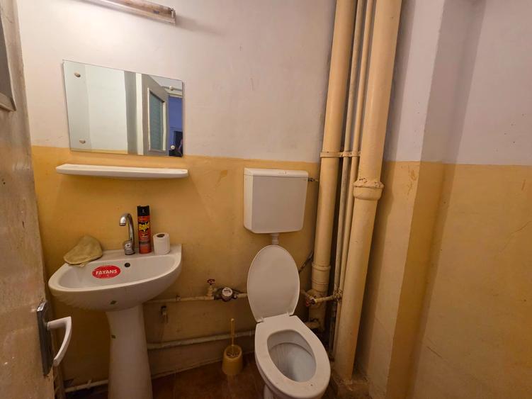 APARTAMENT 3 CAMERE-DECOMANDAT-ETAJ 1