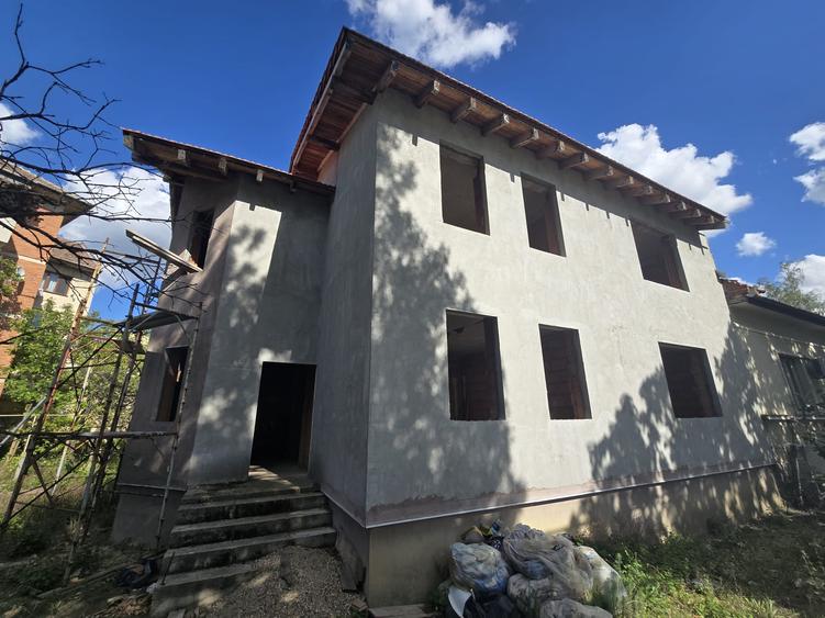 Casa de inchiriat in zona Casa Tineretului