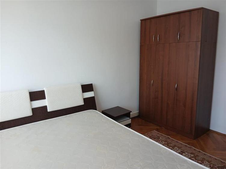 Apartament 2 camere decomandat, 55 mp, Podu Ros - etaj 3, centrala proprie