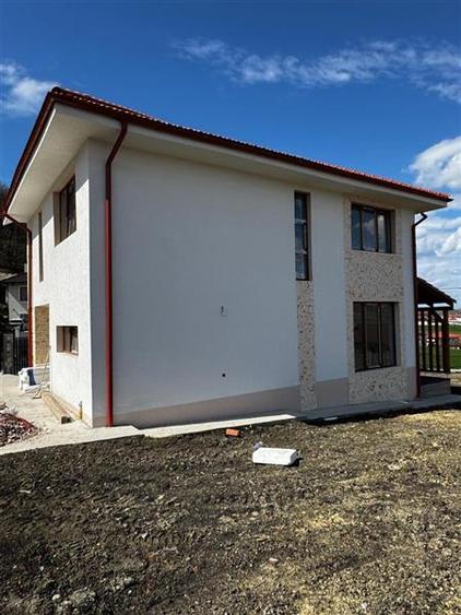 Casa Individuală ,120 mp utili,teren 702 mp, situata in Chinteni!