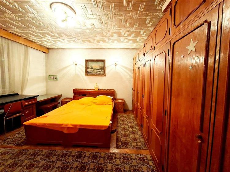 Casa 4 camere pivnita curte individuala Zona Lazaret