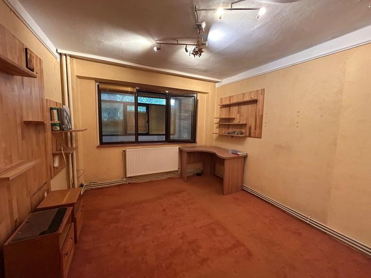 Apartament 3 camere - suprafata 79mp, zona Viziru 3, parter.