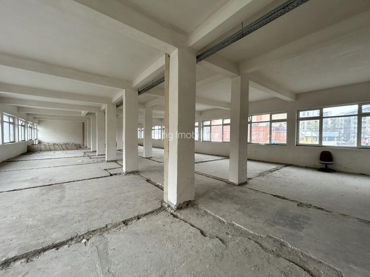 Cladire de vanzare D+P+4 cu 4670mp utili si curte 3650mp la 1280euro/mp - 12