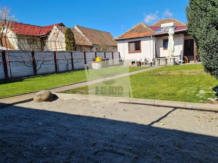 Casa individuala cu 3 camere 2 bai si 554 mp teren in Selimbar
