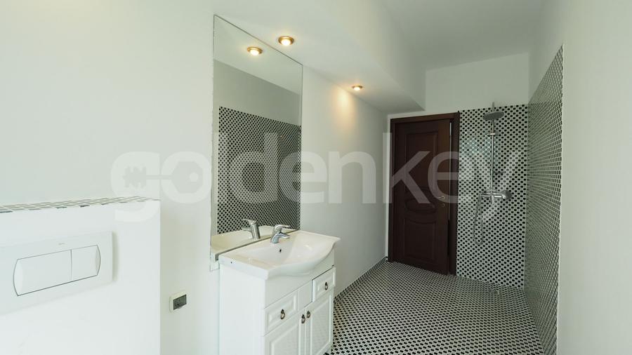 Vila individuala cu 5 camere, piscina exterioara si gradina amenajata