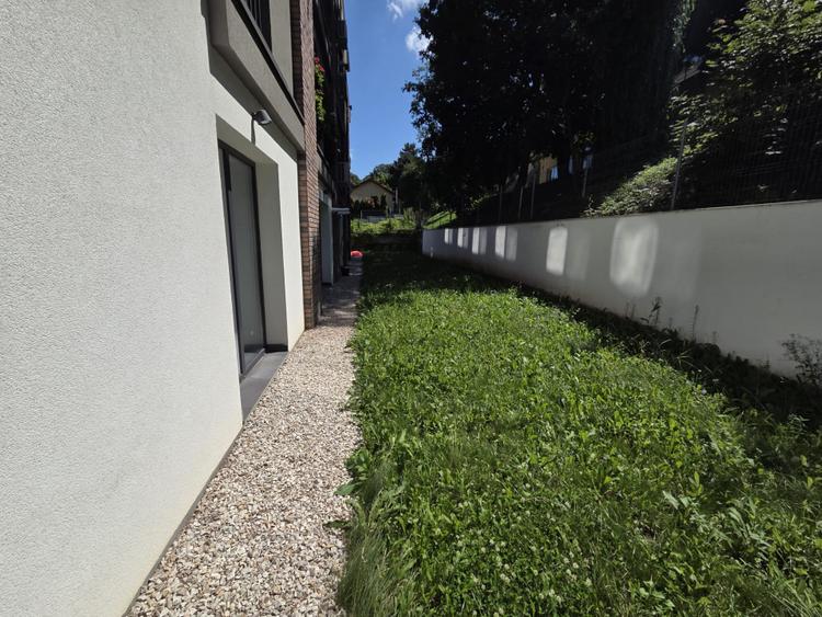 Spatiu de inchiriat. 80 mp utili, 150 teren, parcare, Hasdeu