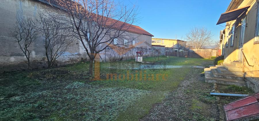 Casă in stil săsesc, 5 camere, 2500 mp teren, Bod zonă centrală.