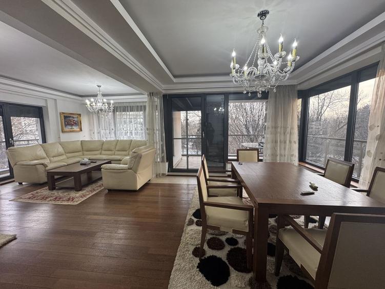 Apartament spatios cu vedere la parc, prima linie