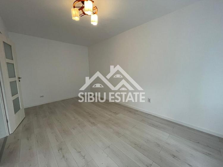 Apartament decomandat cu 2 camere, balcon, etaj 3, recent renovat, -Sibiu