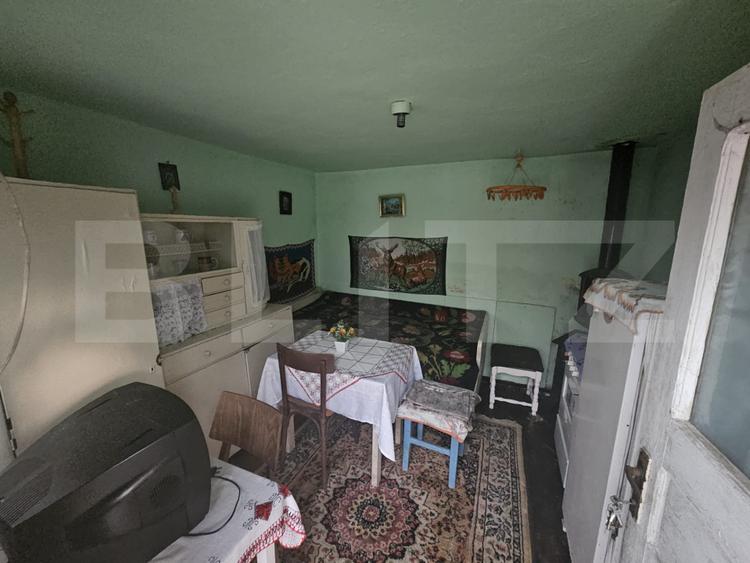 Casă cu 2 camere și anexe, zona centralǎ, Câmpeni