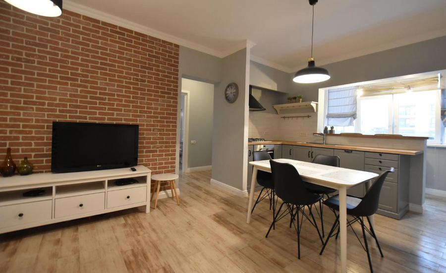 Vand apartament cu trei camere  bloc nou Aradului