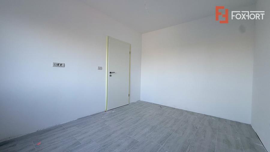 Duplex de vanzare, 3 camere pe parter + pod - Mosnita Veche