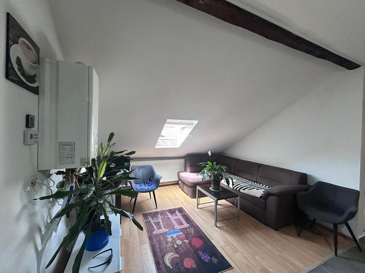 Apartament de doua camere, la mansarda, Floresti - 2