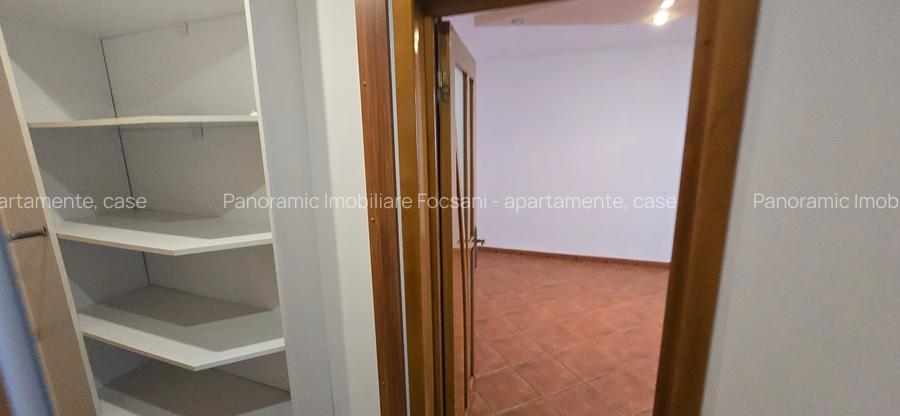2 camere de vanzare , etaj superior, central  Focsani - 30