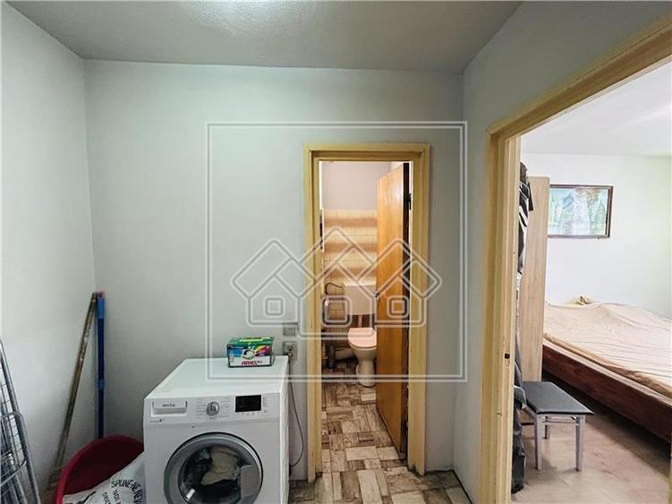 Ap semidecomandat, 2 camere, balcon inchis, 53 mp + 7 mp - M.Viteazu