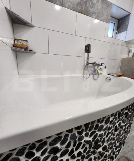 Casa cu 3 camere, 2 bucatarii, Teren de 1000 mp, zona Unirii