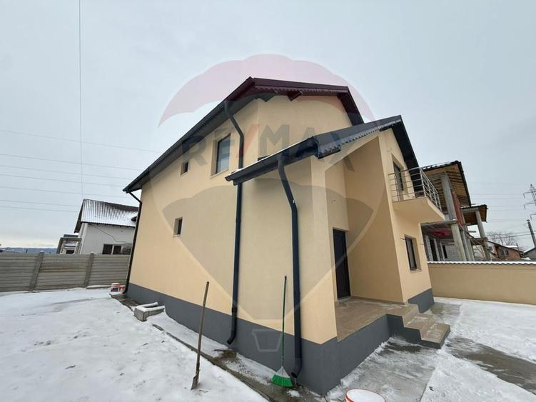 Casă / Vilă cu 4 camere de vânzare în zona Lascar Catargiu