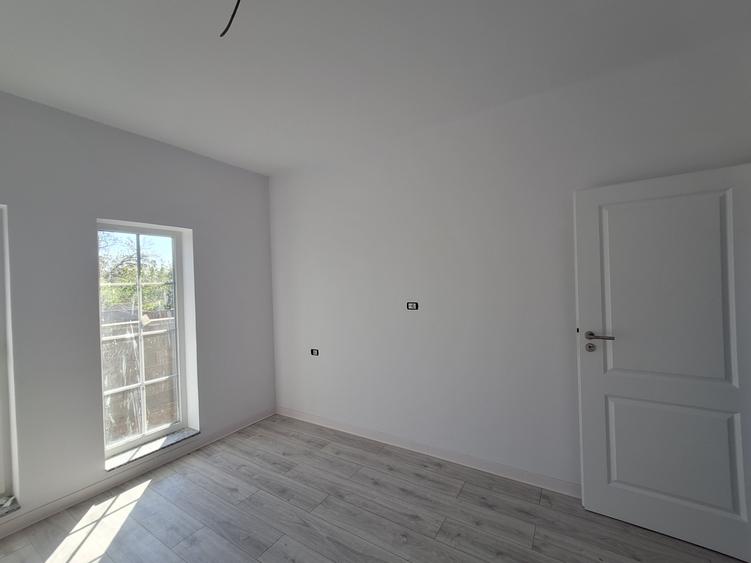 Casa individuala cu 3 camere in Sanandrei-la asfalt-toate utilitatile