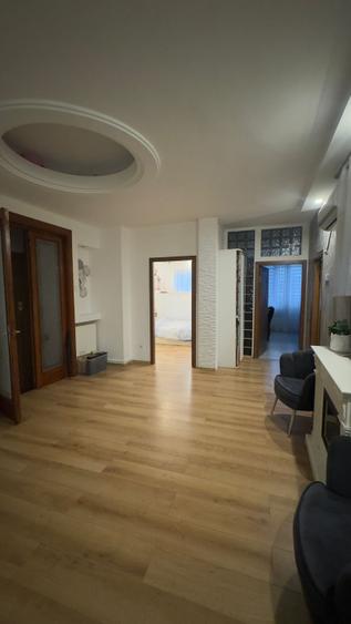 Apartament - 5 camere - decomandat