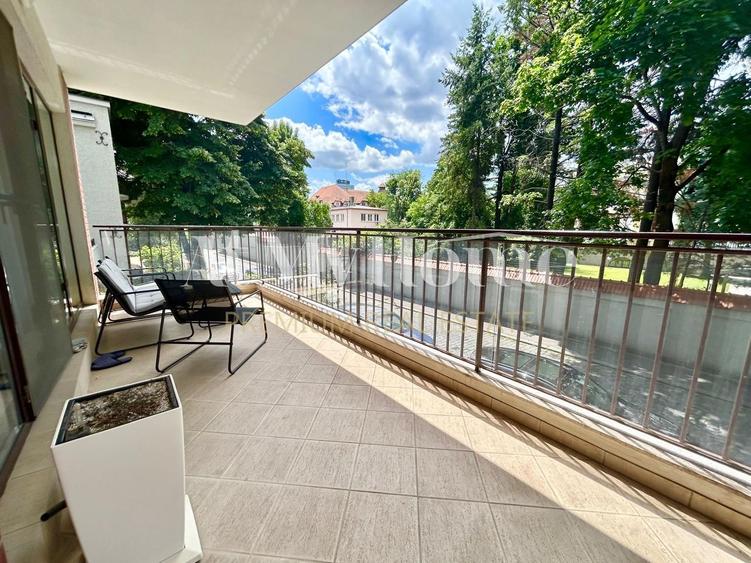 Apartament SUPERB, spatios cu 4 camere, nemobilat, 2 locuri parcare, boxa