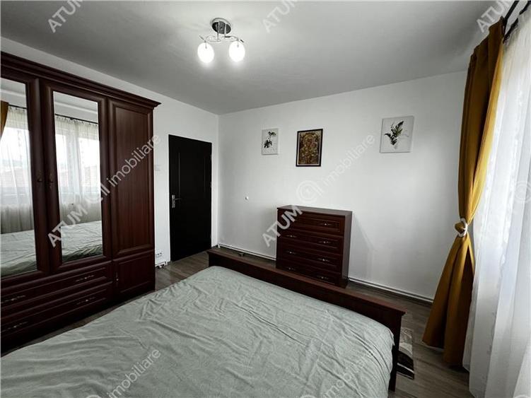 Apartament 3 camere la etaj intermediar si pivnita zona Vasile Aaron