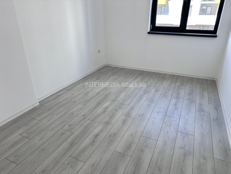 APARTAMENT 3 CAMERE I DE INCHIRIAT I CENTRU I ETAJ 1 I NEMOBILAT I - 4