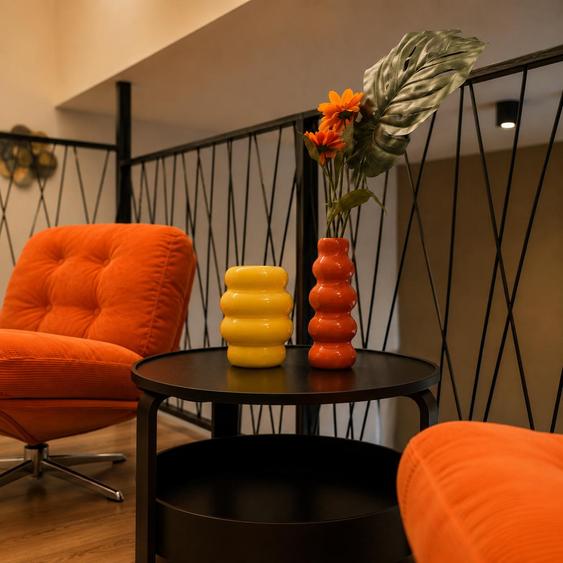 Apartament pe două niveluri cu supantă, mobilier la comandă și loc de parcare