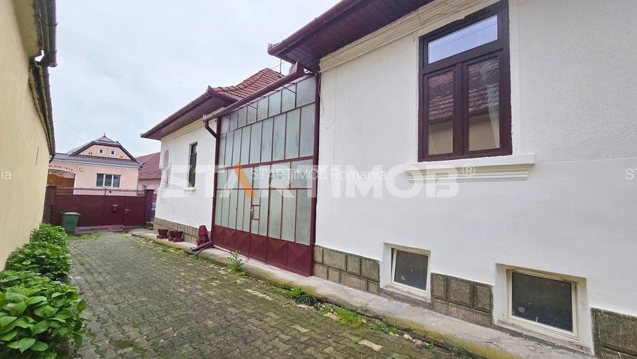 Casa 5 camere cu acces auto RASNOV