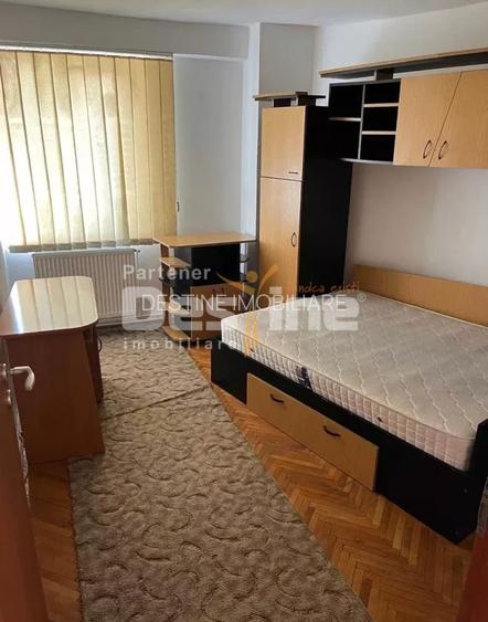 Inchiriez apartament 3 camere Zona Modern - 2