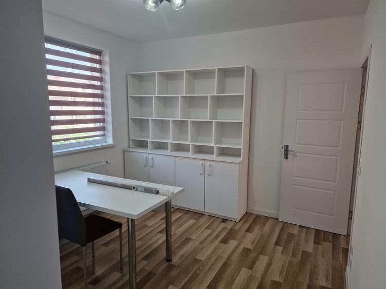 De Vanzare apartament 3 camere decomandat etaj 1-Suceava