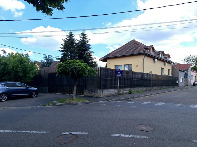 Casa de vanzare