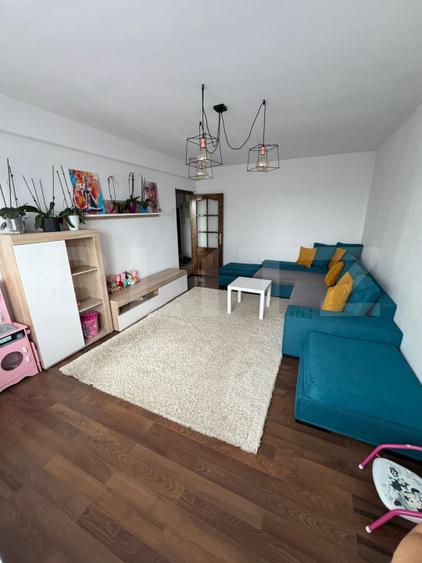 Apartament decomandat, 3 camere, 2 bai, zona Nicolina
