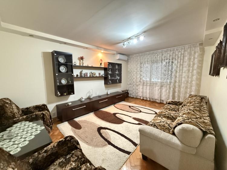 Apartament cu 3 camere, decomandat, 65 mp utili, etaj 4 cu acoperis - Soarelui