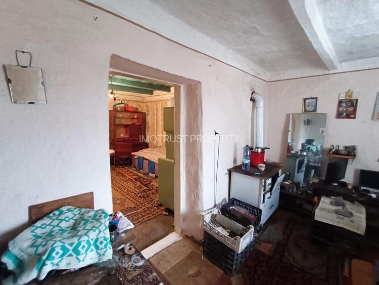 Teren generos cu casa-Curtici la pret de garsoniera - 10
