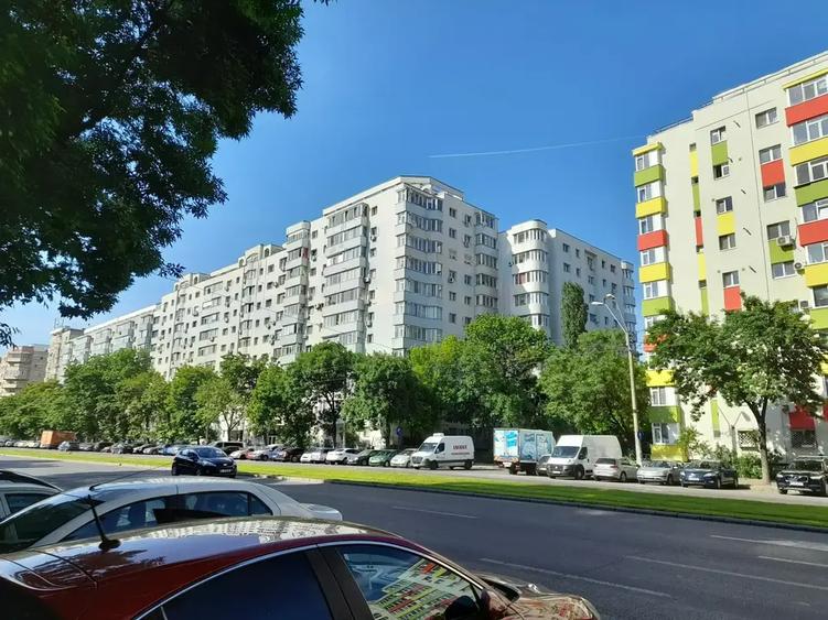 LIBERTY MALL(JUMBO) NASAUD, 77 MP HOL H BLOC 1988