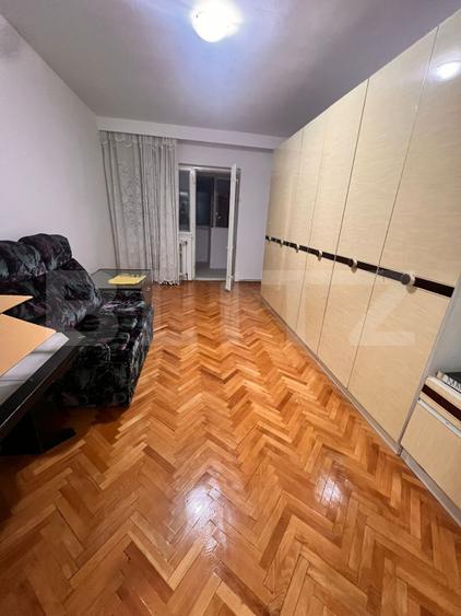 Apartament 4 camere,2 bai,2 balcoane+boxa zona CEC