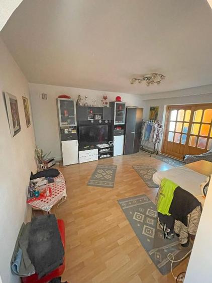 Apartament 3 camere zona Primaverii/Capat 1 , etaj 4 cu sarpanta ,mobilat